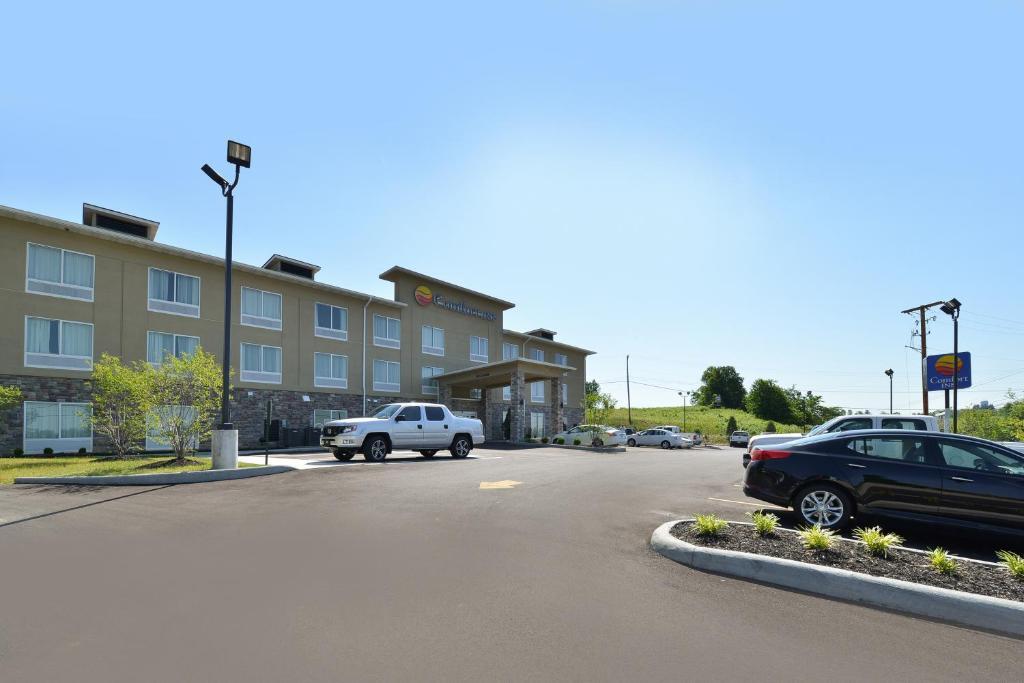 Comfort Inn St. Clairsville Exterior photo