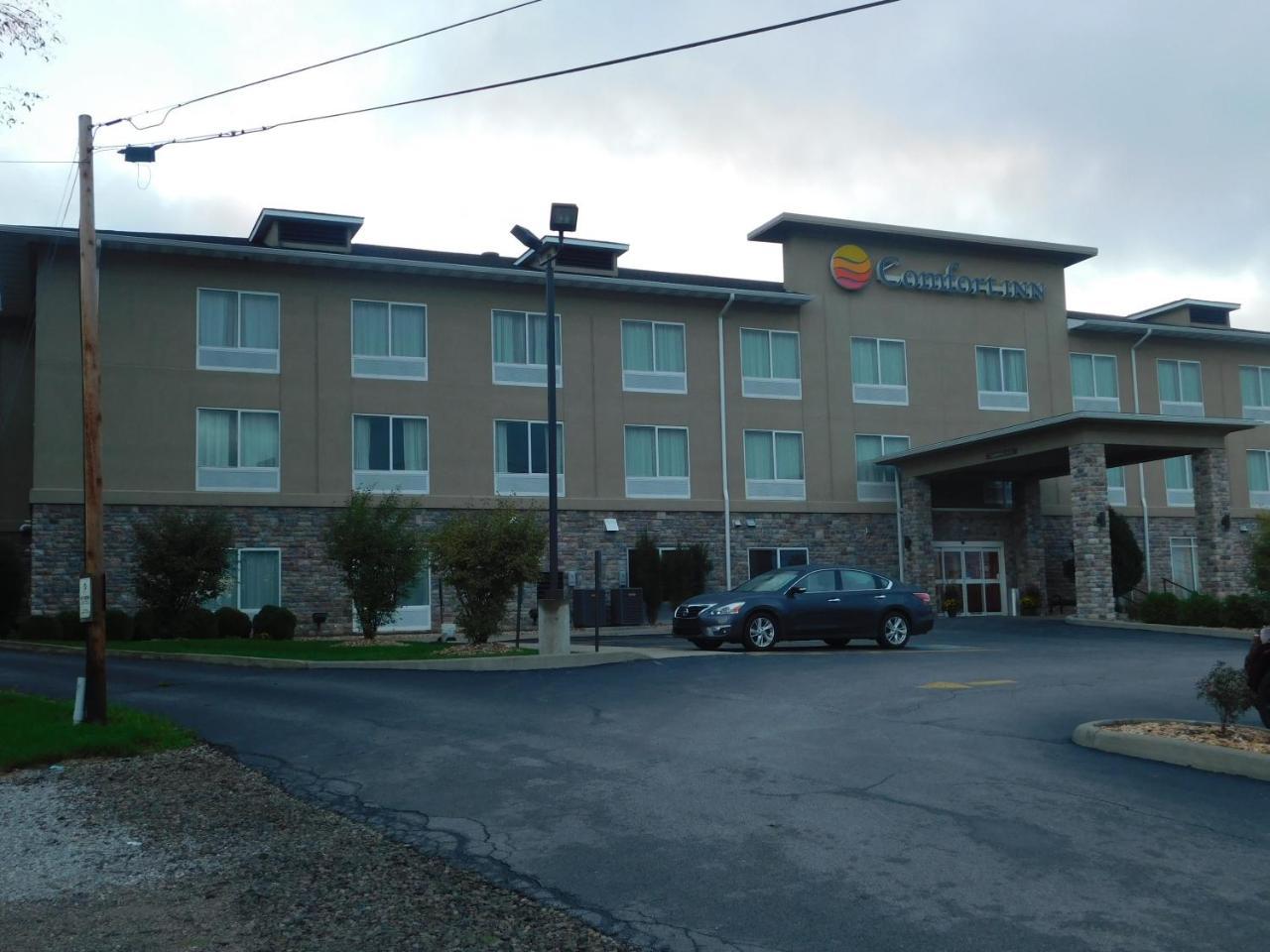 Comfort Inn St. Clairsville Exterior photo