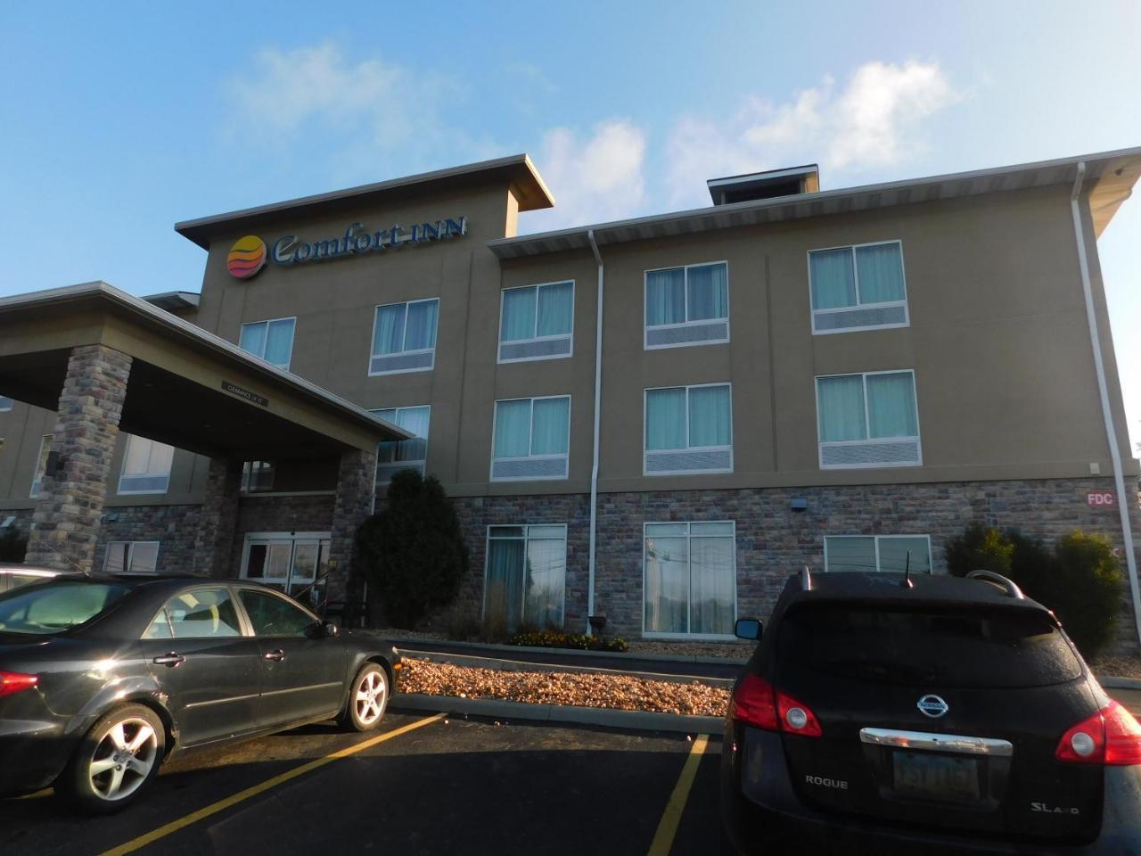 Comfort Inn St. Clairsville Exterior photo