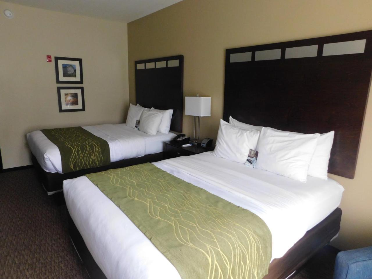 Comfort Inn St. Clairsville Exterior photo
