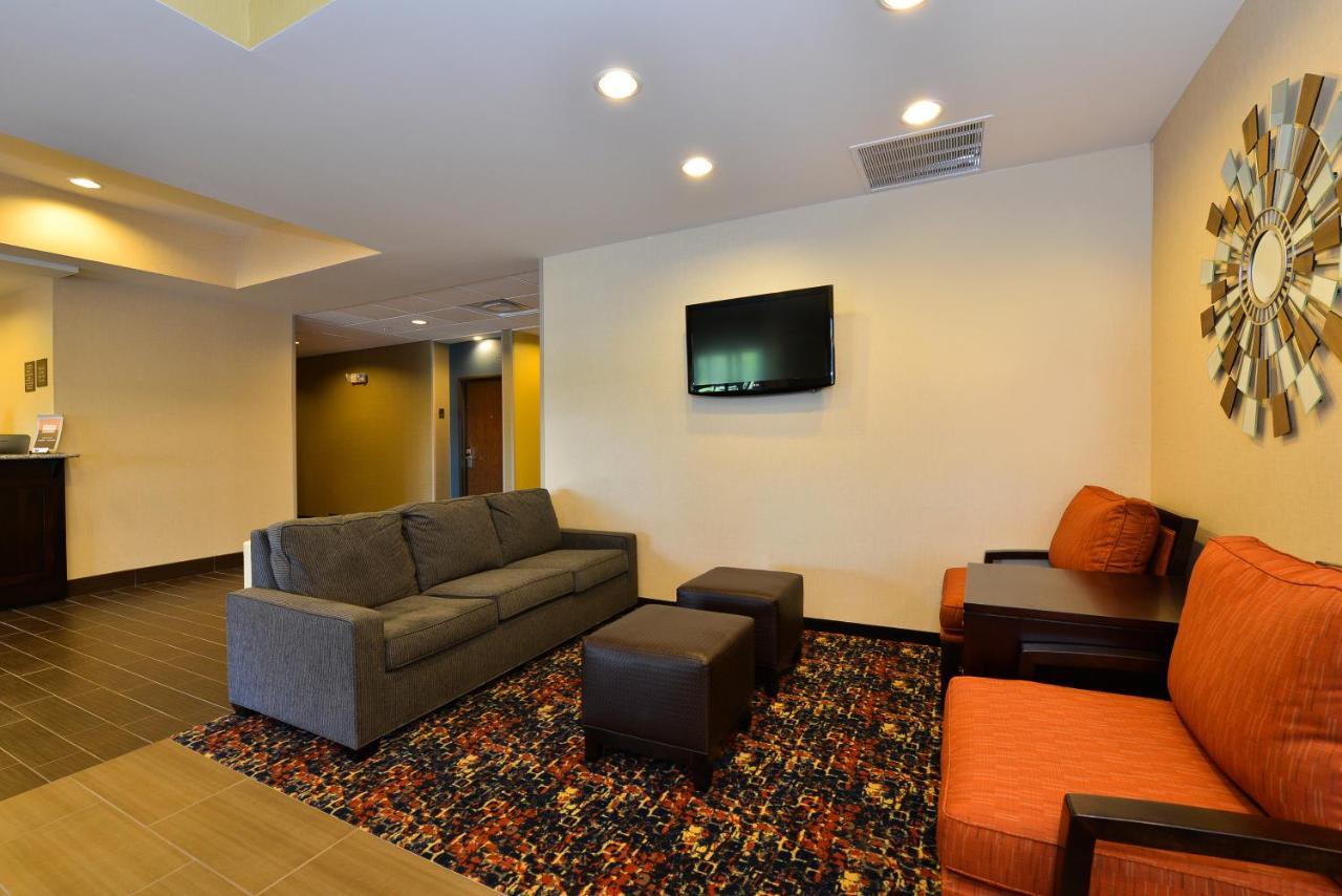 Comfort Inn St. Clairsville Exterior photo